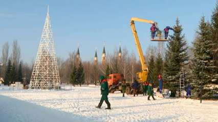В Нижнекамске приступили к монтажу ёлочных городков - НТР 24