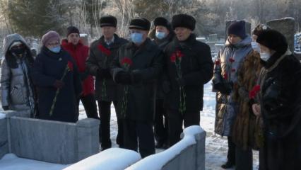 Первостроители Нижнекамска почтили память Владимира Беляева