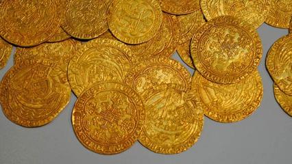 Супруги обогатились на 21 миллион рублей, пропалывая сад - НТР 24