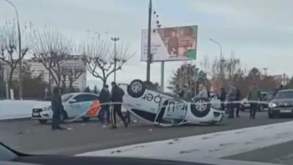 В Татарстане после столкновения с грузовиком опрокинулось такси