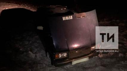 В Татарстане водитель получил травмы, после того как улетел в кювет