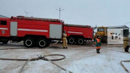 В Татарстане ликвидировали пожар на складе