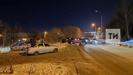 В Татарстане автомобиль вылетел на встречную полосу