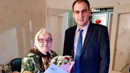 Труженицу тыла поздравили с 95-летием представители Нижнекамского муниципалитета - НТР 24