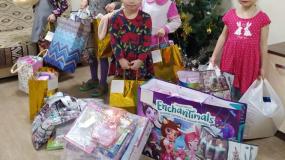 Новогодние подарки получили воспитанники центра «Балкыш»