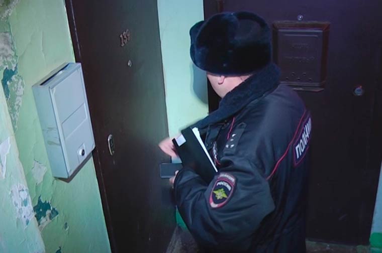 Соцсети: татарстанцы возмущаются полицией, которая караулит у лифтов людей без масок