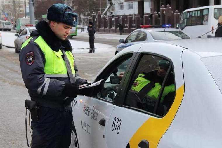 ГИБДД Нижнекамска взялось за проверку таксистов