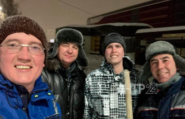 Руководители Нижнекамска вышли чистить снег на улицах города
