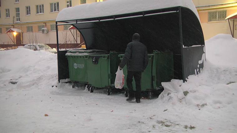 Жители Нижнекамска недовольны стандартными баками для мусора