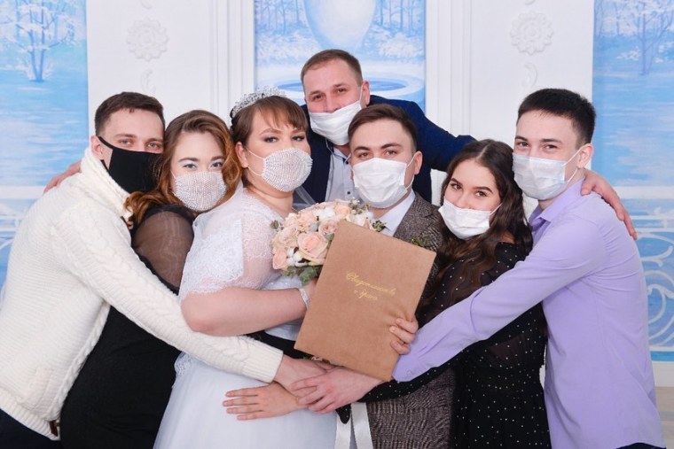 В Нижнекамске за неделю сочетались браком 33 пары