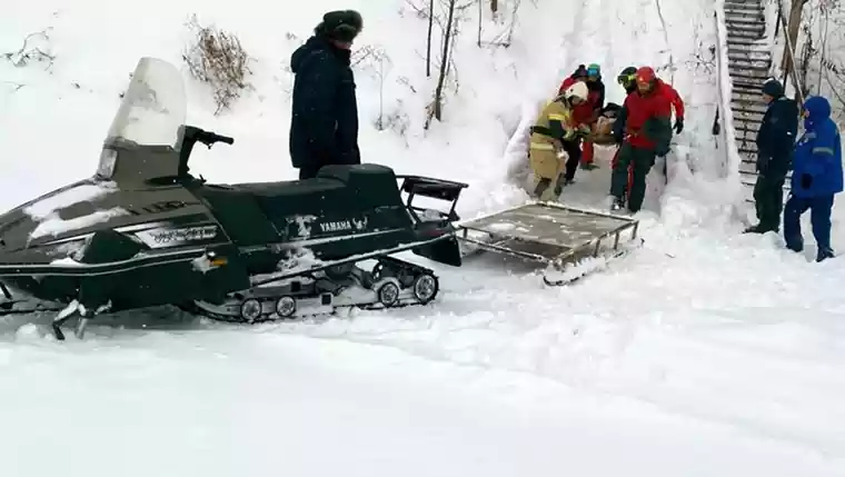 В Татарстане сноубордиста со сломанной ногой эвакуировали с горного склона