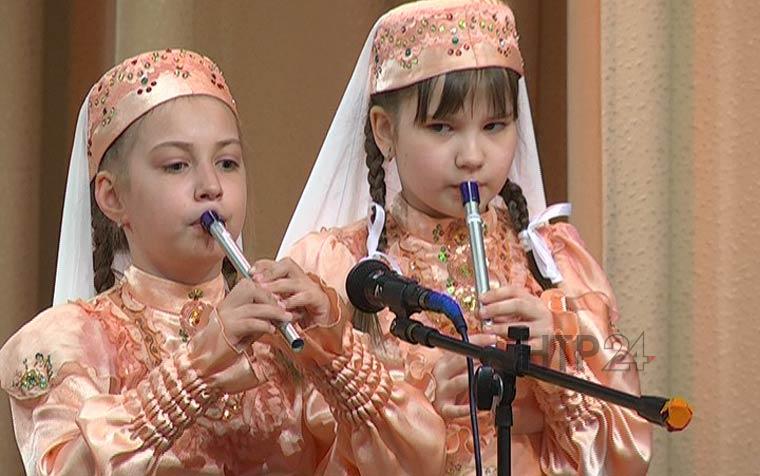 В Татарстане воспитанников школ искусств станут обучать игре на курае и гуслях
