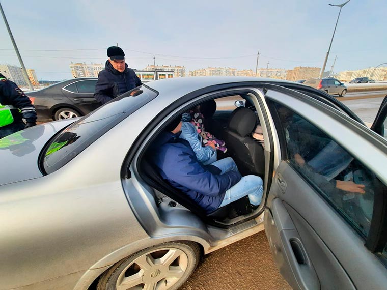 ГИБДД Нижнекамска проводит ежедневные проверки водителей с детьми
