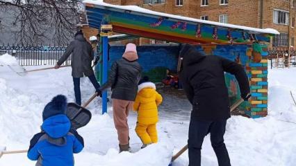 Нижнекамцы вышли на уборку участков в детсадах - НТР 24