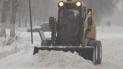 В Татарстане для очистки дорог задействованы 636 единиц снегоуборочной техники - НТР 24