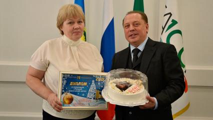 В Нижнекамске объявили двор и подъезд с лучшим новогодним оформлением - НТР 24