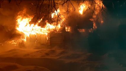 В Татарстане пенсионер погиб на пожаре в дачном домике, он не смог выбраться из-за решёток