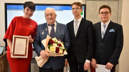 В Нижнекамске состоялось мероприятие в честь дня рождения почетного гражданина города - НТР 24