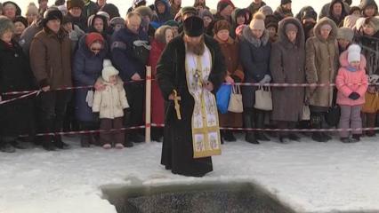 Татарстанцам велели соблюдать социальную дистанцию при купании в проруби - НТР 24