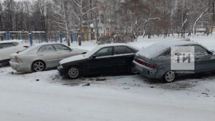 В Татарстане автомобилист погиб после того, как его протаранило 6 машин
