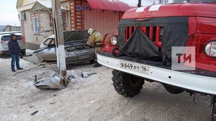 В Татарстане автомобиль сложило пополам после ДТП