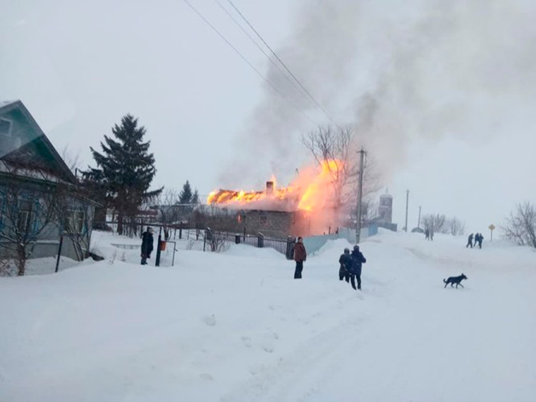 В татарстанском селе сгорел дом, тело хозяина нашли под кроватью