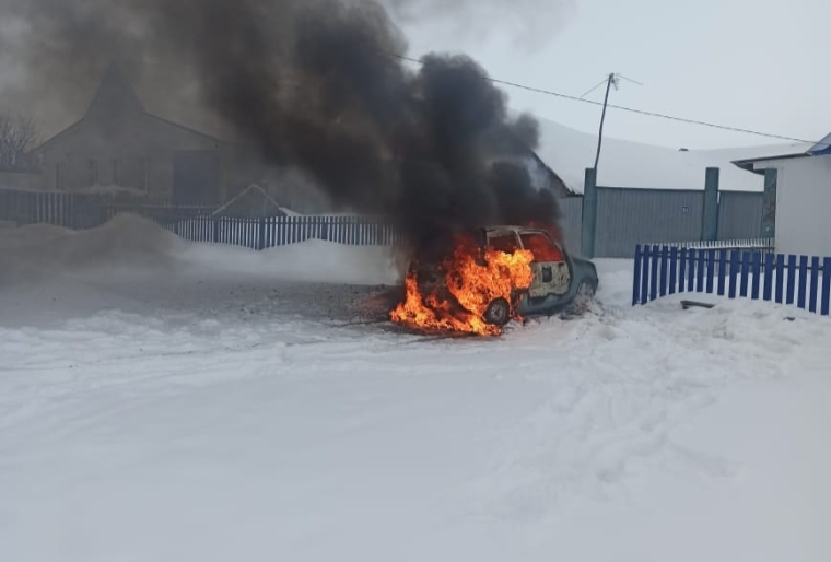 В Нижнекамском районе на ходу загорелся автомобиль