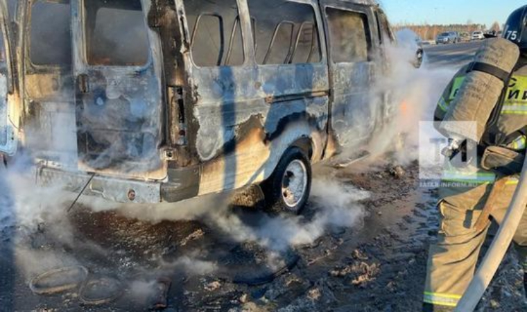 На автодороге в Татарстане сгорел катафалк