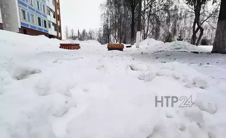 Замерзшие на тротуарах лужи стали причиной травм жителей Нижнекамска