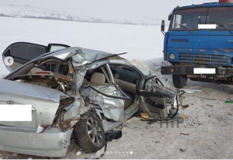 В Татарстане в результате ДТП погибла женщина и пострадали 2 ребёнка