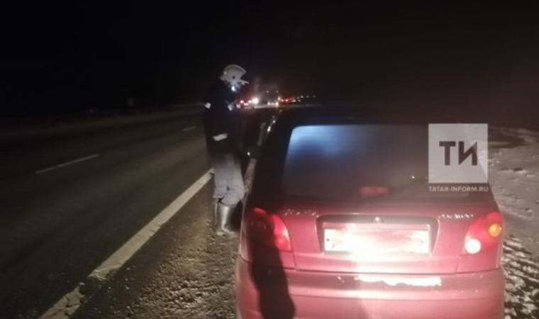 В Татарстане спасли отца с сыном, которые замерзали в машине