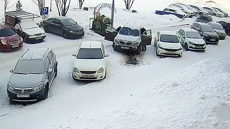 Нижнекамские автовладельцы приходят на помощь друг другу в морозы