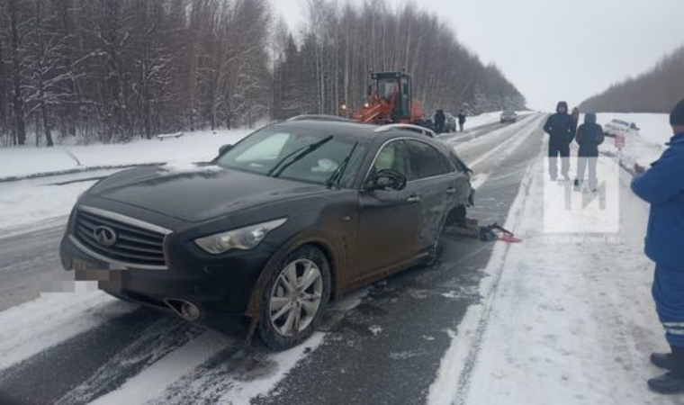 В Татарстане в ходе ДТП у внедорожника вырвало колесо