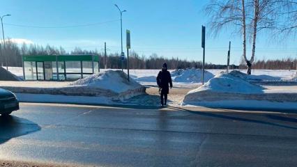 В ДЕЗ Нижнекамска рассказали, когда пешеходные переходы очистят от снежных гор