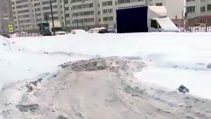 Соцсети: челнинец взял очистку города от снега в «свои руки»