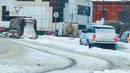 Проехавшего по рельсам 22-летнего водителя в Казани нашли и оштрафовали - НТР 24