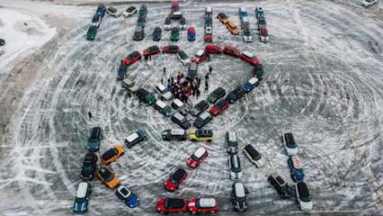 В столице Татарстана любители MINI составили сердце из своих машин