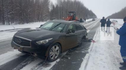 В Татарстане в ходе ДТП у внедорожника вырвало колесо
