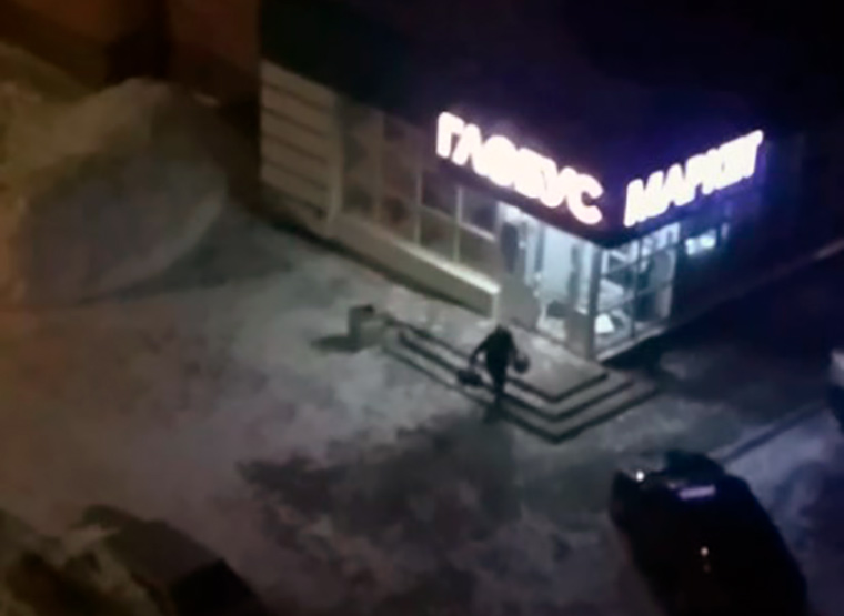 Ограбление алкогольного магазина в Нижнекамска 8 марта попало на видео