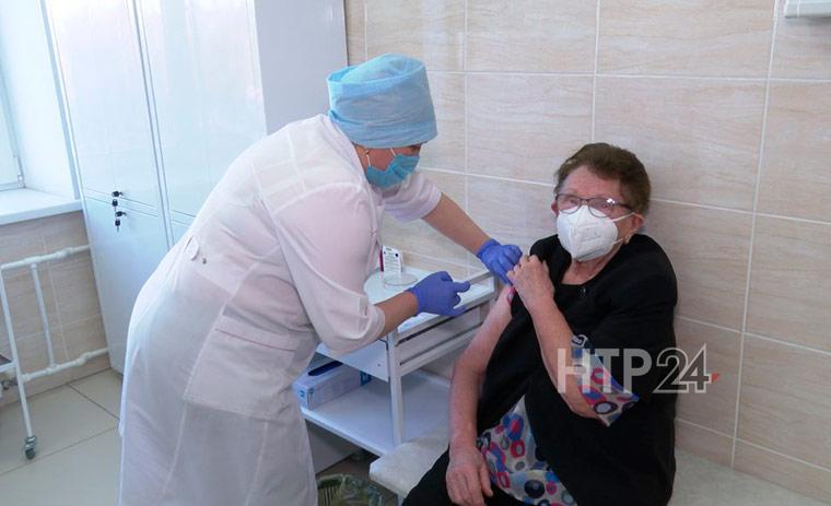 Заслуженный врач РТ из Нижнекамска сделала прививку от коронавируса