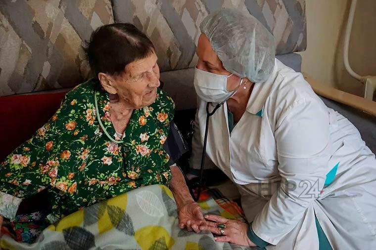 Нижнекамские врачи проводят медосмотр ветеранов Великой Отечественной войны на дому