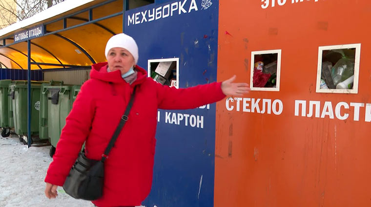 На ул.Тукая в Нижнекамске уже две недели не вывозят мусор