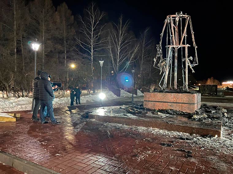 СК возбудил уголовное дело после того, как в Заинске сгорел памятник Воину-освободителю