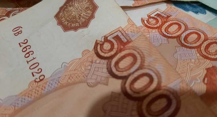 Российский чиновник удивился из-за того, что люди не хотят работать за 15 тысяч рублей