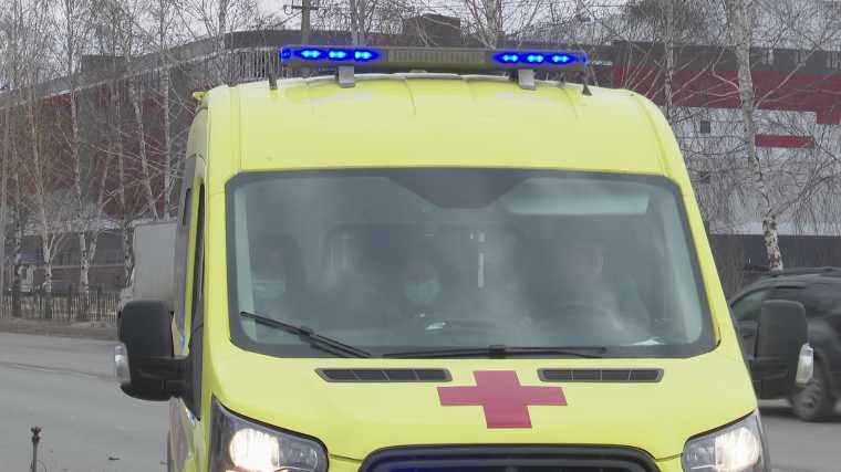 В России пациентка выпала из машины скорой помощи