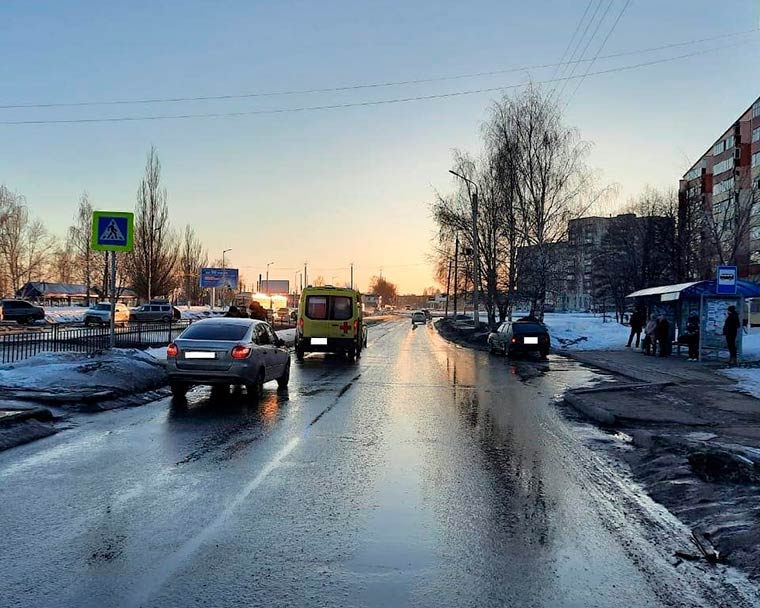 В Нижнекамске на пешеходном переходе у автовокзала сбили женщину