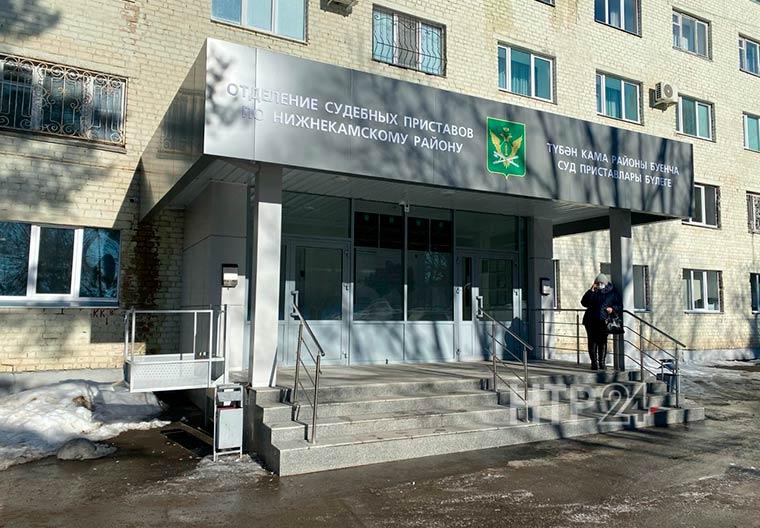 В Нижнекамске молодой человек порезал себя в здании судебных приставов