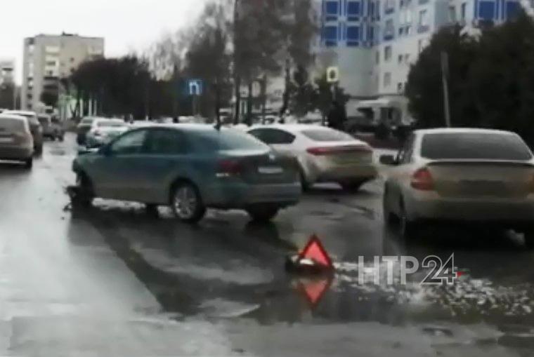 В Нижнекамске напротив торгового центра произошла массовая авария