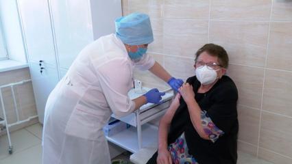 Заслуженный врач РТ из Нижнекамска сделала прививку от коронавируса - НТР 24