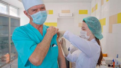 Врачи детской больницы Нижнекамска привились от коронавируса - НТР 24